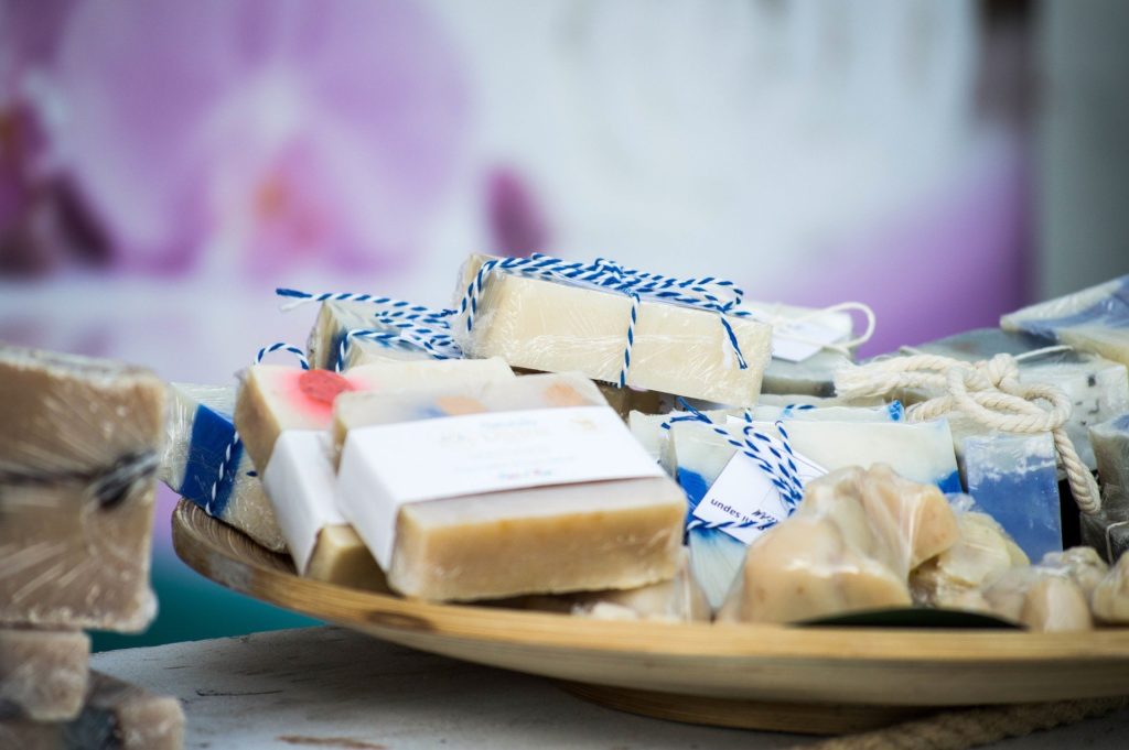 Savon lait de chèvre bio : les bienfaits de cet ingrédient parfait